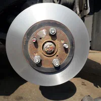 تابگیری و تراش دیسک ترمز رو کار انواع خودرو|خدمات موتور و ماشین|شیراز, کوزه گری|دیوار