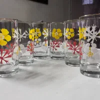 لیوان گلدار