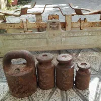 ترازو قدیمی بزرگ همراه ۱۲ کیلو سنگ
