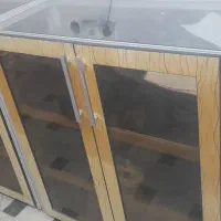 ویترین آلمینیومی و پایه رگال