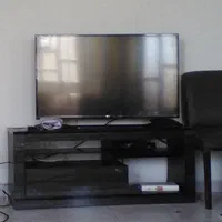 میز تلویزیون ال سی دی  چوبی کاملا تمیز .دو رو