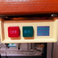 چرخ صنعتی راسته دوز موتور بزرگ|چرخ خیاطی و ریسندگی|رشت, منظریه|دیوار