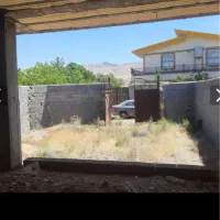 یک قطعه ساختمان نیمه کاره درورودی روستای صفی آباد.