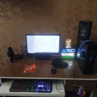 کامپیوتر و میز