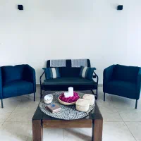 میز نهار خوری و مبل تختخواب شو ایکیا بهمراه عسلی|میز و صندلی غذاخوری|کیش, |دیوار