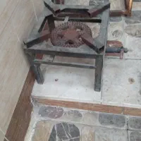 مقدار زیادی ظرف و ظروف و لباس و وسیله بفروش میرسه