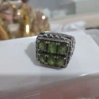 انگشتر نقره کار دست .سنگ زمرد معدنی .