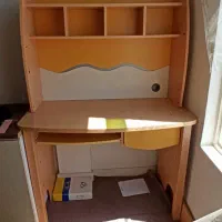 میز تحریر و کتابخونه