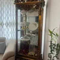 بوفه چوبی طلایی رنگ