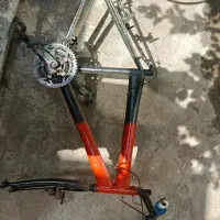یک عدد دوچرخه بدون تایر