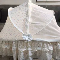 گهواره تخت کنار مادر