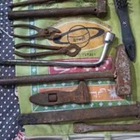 ابزارآلات و دربازکن و مثلث خطر