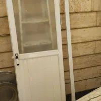 یک عدد درب آلمونیوم  تمیز