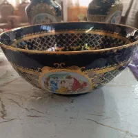 کاسه و بشقاب سورمه ای