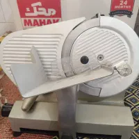 کالباس بر محک ترازو دار