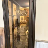 ویترین کاملا سالمه به علت جابه جایی به فروش میرسه