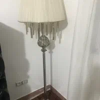 آباژور ایستاده