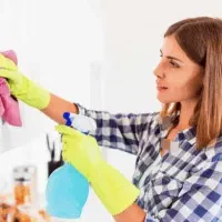 استخدام نظافتچی با جای خواب