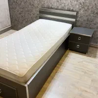 تخت خواب با تشک و پا تختی