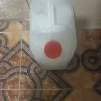 تعدادی گالن آب