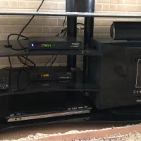 میز تلوزیون شیشه ای در حد نو