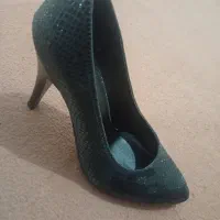 کفش|کیف، کفش، کمربند|قم, حکمت شمالی|دیوار