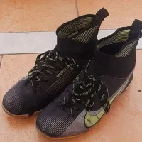 کتونی سالنی سایز۳۹و۴۰میخوره