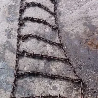 یک عدد زنجیر چرخ ۲۴ ویک عدد تور محافظ بار ده چرخی