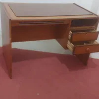 میز تحریر چوبی