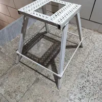 چهار پایه فلزی