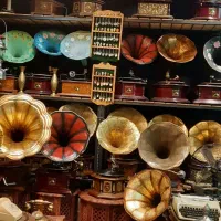 کلکسیونی از گرامافونهای آنتیک و قدیمی