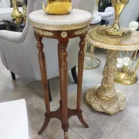 میز کنار سالنی