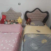 دوعدد تخت بدون تشک هر کدام  یک پنصد|تخت و سرویس خواب|صومعه‌سرا, |دیوار
