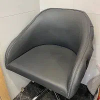 میز و صندلی مناسب سالن در حد نو