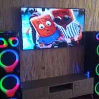 ال ای دی ۳۲ اینچ  پایه کنار