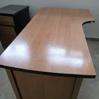 میز و صندلی اداری و پارتیشن