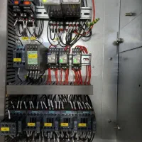 برق صنعتی و برقکار متخصص تابلو برق و PLC|خدمات پیشه و مهارت|شیراز, شهرک گلها|دیوار