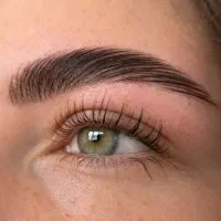 تخفیف ویژه لیفت ابرو و کاشت مژه