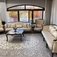 سرویس مبل فرانسوی ۷ نفره میز جلو مبلی و دو عسلی