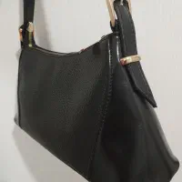 کیف دوشی زنانه|کیف، کفش، کمربند|قم, قلعه یزدیها|دیوار