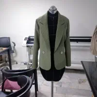 نمونه دوز ماهر مانتو مسلط به قیچی کاری