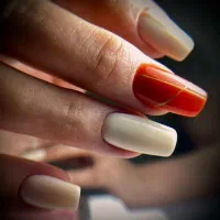 خدمات کاشت ناخن