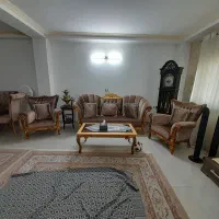 فروش مبل کلاسیک ۷ نفره همراه با میر عسلی و وسط