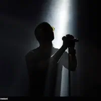 خواننده گروه موزیک