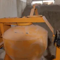 بتونیر 350لیتری دنده زیر در حد نو