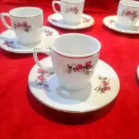 فنجان و نعلبکی قهوه خوری گل سرخی چینی قدیمی
