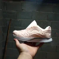 کفش|کیف، کفش، کمربند|بومهن, |دیوار