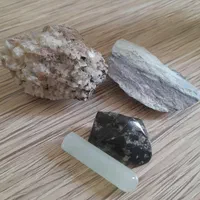 تعدادی سنگ معدنی کریستال