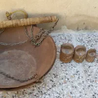 ترازوی زنجیردار قدیمی|کلکسیون اشیاء عتیقه|لنجان, |دیوار