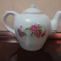 قوری بزرگ ۱۰ کپ گلسرخی بسیارزیبا|قوری، کتری، قهوهساز دستی|کاشان, میدان کهنه|دیوار